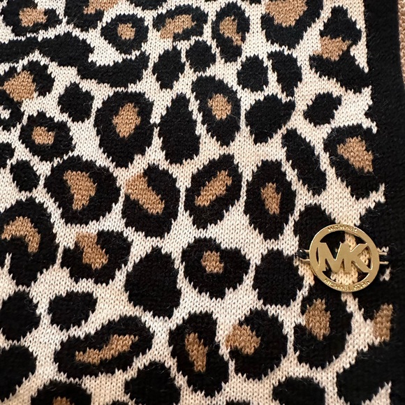 NWT Michael Kors leopard print winter Scarf - Picture 2 of 5